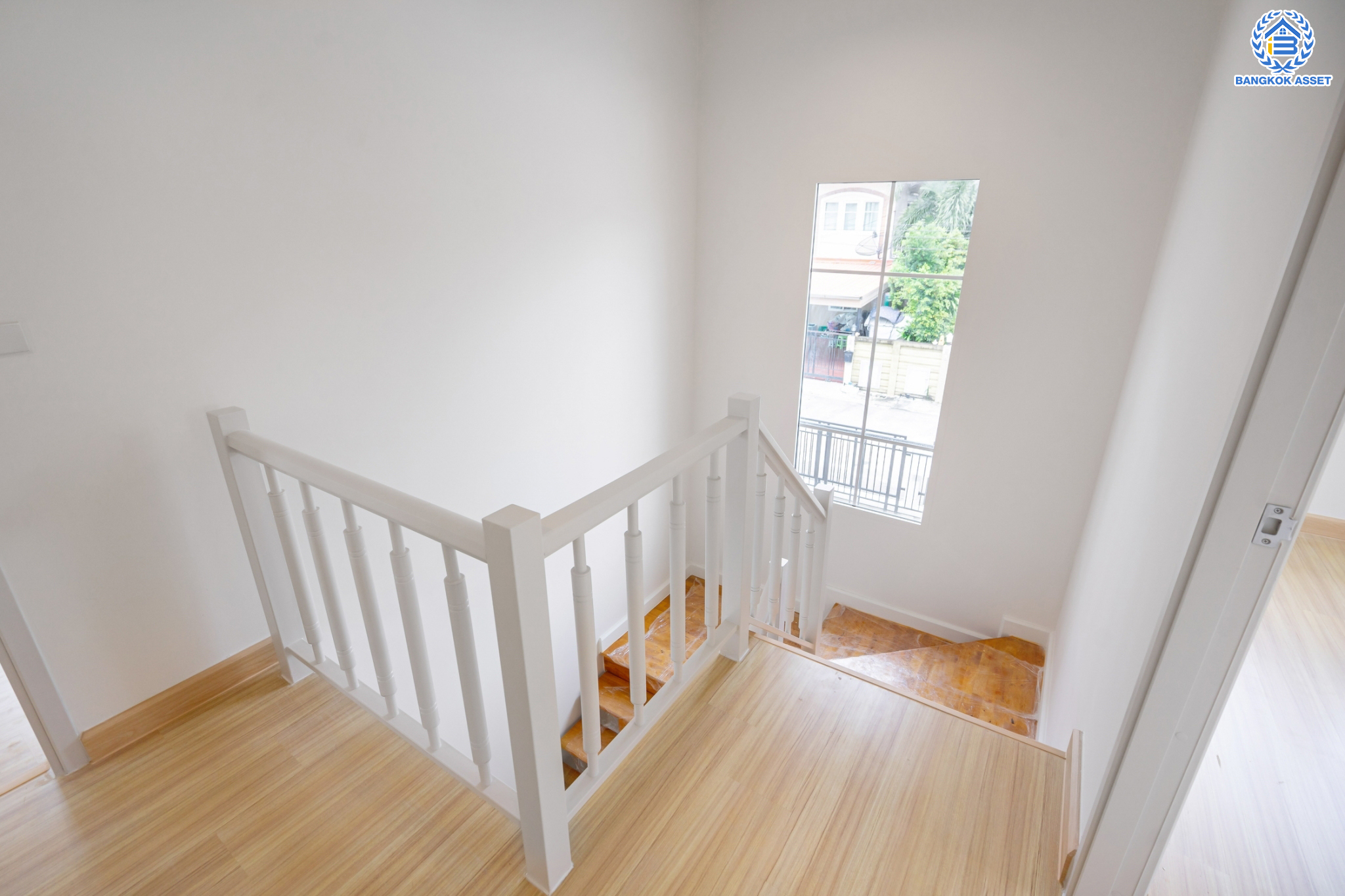 บ้านมือสองตกแต่งใหม่ ม.ภัสสร26 ราชพฤกษ์-ติวานนท์ หลังมุม เนื้อที่ 58.1 ตร.ว. ฟังก์ชัน 3 ห้องนอน 2 ห้องน้ำ จอดรถได้ 2 คัน บรรยากาศเงียบสงบเป็นส่วนตัว สิ่งอำนวยความสะดวกมากมาย! บนทำเลศักยภาพ หน้าโครงการติดถนนใหญ่ เชื่อมต่อถนนราชพฤกษ์ ใกล้จุดขึ้นทางด่วน "ศรีสมาน"...